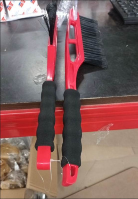 Щетка для снега со скребком 52 см ST УЦЕНКА  ( нет этикетки )